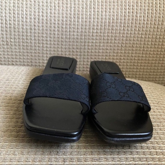 AUTHENTIC MONOGRAM GUCCI SANDAL - Picture 2 of 9